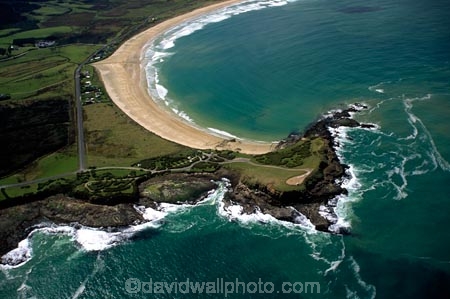 New-Zealand;coast;coastal;coastline;shore;shoreline;beach;beaches;sand;sandy;waves;wave;sea;ocean;Pacific;bay;colour;color;farmland;rural;marine;rugged;Southern-Scenic-Route