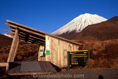 cone;hiking;hut;mountain;mountains;peak;peaks;snow;snow-cap;snow-capped;snow-caps;snow_cap;snow_capped;tramping;volcanic;volcano