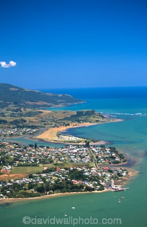 bays;boat;boats;coastline;community;houses;ocean;residential;sea;seashore;seaside;ship;shipping;shore;suburban;suburban-beach;suburbia;tidal;tide;urban-sprawl;water