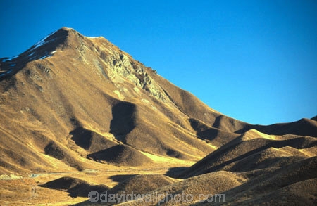 mountain;proportion;huge;large;big;massive;car;cars;tiny;small;minute;insignificant;road;drive;driving