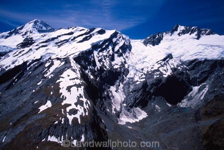 mountain;mountains;peak;point;sharp;snow;snow-cap;snow-caps;snow-capped;snow_cap;snow_caps;snow_capped;snowy;cold;winter;freezing;icy;high;altitude;mountain-top;mount-aspiring;aerial;aerials;valley;valleys;hut;cabin;red-hut;small;tiny;scale;proportion