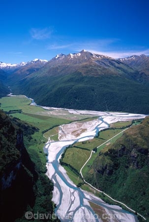 mountain;mountains;aerial;aerials;valley;valleys;lake;lakes