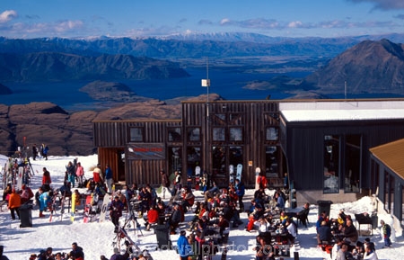 board;boarder;boarders;boarding;cafe;food;leisure;meal;midday-day;pleasure;refreshments;relaxing;resort;ski-field;ski-fields;skier;skiers;skifield;skifields;skiing;slope;slopes;snow;snowboard;snowboarder;snowboarders;snowboarding;winter;winter-sports