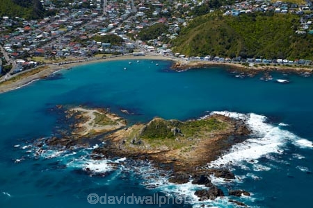 aerial;aerial-image;aerial-images;aerial-photo;aerial-photograph;aerial-photographs;aerial-photography;aerial-photos;aerial-view;aerial-views;aerials;bay;bays;coast;coastal;coastline;coastlines;coasts;Cook-Strait;island;Island-Bay;Island-Bay-suburb;islands;N.I.;N.Z.;New-Zealand;NI;North-Is;North-Island;NZ;sea;seas;shore;shoreline;shorelines;shores;Tapu-Te-Ranga-Is;Tapu-Te-Ranga-Island;The-Esplanade;water;Wellington