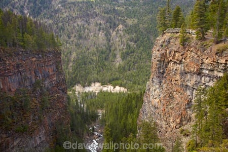 B.C.;BC;bluff;bluffs;British-Columbia;brook;brooks;Canada;Canadian;cliff;cliffs;creek;creeks;flow;la-Colombie_Britannique;mountainside;mountainsides;North-America;Spahats-Creek;steep;stream;streams;water;Wells-Gray-Park;Wells-Gray-Provincial-Park;Wells-Gray-Provincial-Pk;wet