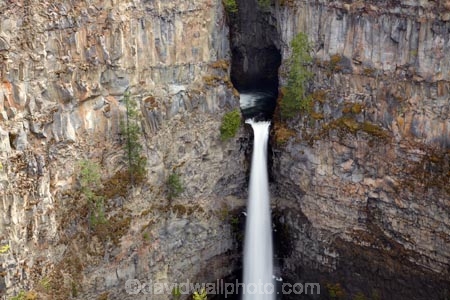 B.C.;BC;bluff;bluffs;British-Columbia;Canada;Canadian;cascade;cascades;cliff;cliffs;creek;creeks;falls;la-Colombie_Britannique;mountainside;mountainsides;natural;nature;North-America;scene;scenic;Spahats-Creek-Falls;Spahats-Falls;Spahats-Waterfall;steep;stream;streams;water;water-fall;water-falls;waterfall;waterfalls;Wells-Gray-Park;Wells-Gray-Provincial-Park;Wells-Gray-Provincial-Pk;wet