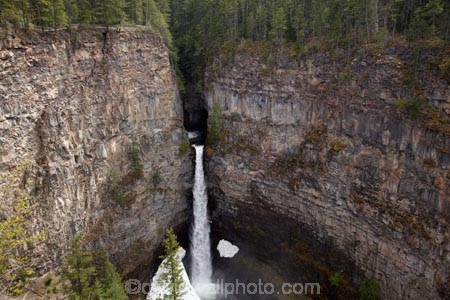 B.C.;BC;bluff;bluffs;British-Columbia;Canada;Canadian;cascade;cascades;cliff;cliffs;creek;creeks;falls;la-Colombie_Britannique;mountainside;mountainsides;natural;nature;North-America;scene;scenic;Spahats-Creek-Falls;Spahats-Falls;Spahats-Waterfall;steep;stream;streams;water;water-fall;water-falls;waterfall;waterfalls;Wells-Gray-Park;Wells-Gray-Provincial-Park;Wells-Gray-Provincial-Pk;wet