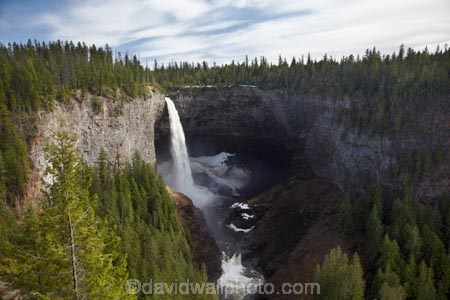 B.C.;BC;bluff;bluffs;British-Columbia;British-Columbian-Rockies;Canada;Canadian;Canadian-Cordillera;Canadian-Rockies;Canadian-Rocky-Mountain-Parks;cascade;cascades;cliff;cliffs;creek;creeks;eroded;erosion;falls;Helmcken-Falls;Helmcken-Waterfall;Helmcken-Waterfalls;la-Colombie_Britannique;mountainside;mountainsides;Murtle-River;natural;nature;North-America;North-American-Cordillera;North-American-Rocky-Mountains-Range;Rocky-Mountains;Rocky-Mountains-Range;scene;scenic;steep;stream;streams;water;water-fall;water-falls;waterfall;waterfalls;Wells-Gray-Park;Wells-Gray-Provincial-Park;Wells-Gray-Provincial-Pk;Western-Canada;Western-Cordillera;wet