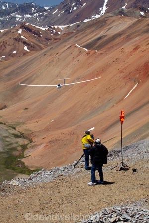 Andean-cordillera;Andes;Andes-Mountain-Range;Andes-Mountains;Andes-Range;aviate;aviation;aviator;aviators;Cameraman-Michael-Brennan;Chile;flies;fly;flying;glide;glider;gliders;glides;gliding;Media-Crew;Michael-Brennan;Mike-Brennan;mountain;mountains;sail-plane;sail-planes;sail-planing;sail_plane;sail_planes;sail_planing;sailplane;sailplanes;sailplaning;soar;soaring;Sound-Man-Ken-Saville;South-America;Sth-America;World-Sailplane-Grand-Prix,-Santiago
