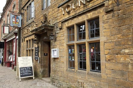ale-house;ale-houses;bar;bars;Britain;building;buildings;Dorset;England;free-house;free-houses;G.B.;GB;Great-Britain;heritage;Historic;historic-building;historic-buildings;historical;historical-building;historical-buildings;history;hotel;hotels;old;place;places;pub;public-house;public-houses;pubs;saloon;saloons;Shaftesbury;stone-buidling;stone-buildings;tavern;taverns;The-Mitre-Pub;tradition;traditional;U.K.;UK;United-Kingdom