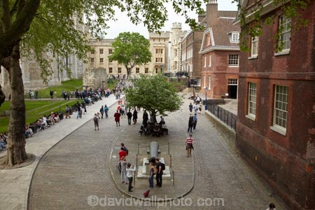 4204;britain;cobblestoned;cobblestones;england;Europe;G.B.;GB;great-britain;Her-Majestys-Royal-Palace-and-Fortress;kingdom;london;people;person;The-Tower;The-Tower-of-London;Tower-of-London;U.K.;uk;united;United-Kingdom