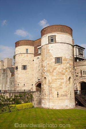 4407;britain;building;buildings;byward-tower;england;entrance;Europe;G.B.;GB;great-britain;Her-Majestys-Royal-Palace-and-Fortress;heritage;historic;historic-building;historic-buildings;historical;historical-building;historical-buildings;history;kingdom;london;moat;moats;old;people;person;The-Tower;The-Tower-of-London;Tower-of-London;tradition;traditional;U.K.;uk;united;United-Kingdom