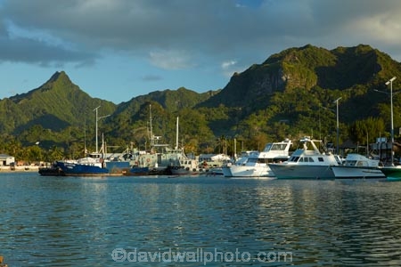 Avarua;Avarua-Harbor;Avarua-Harbour;Avatui-Harbor;Avatui-Harbour;boat;boats;Cook-Is;Cook-Islands;dock;docks;harbor;harbors;harbour;harbours;mountain;mountains;Pacific;port;ports;Rarotonga;South-Pacific;tropical;tropical-island;tropical-islands