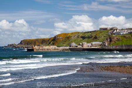 Banffshire;beach;beaches;Britain;British-Isles;coast;coastal;coastline;coastlines;coasts;Cullen;foreshore;G.B.;GB;Great-Britain;Moray;Moray-Firth;North-Sea;ocean;oceans;sand;sandy;Scotland;sea;seas;shore;shoreline;shorelines;shores;surf;U.K.;UK;United-Kingdom;water;wave;waves