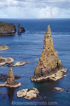 Britain;British-Isles;Caithness;coast;coastal;coastline;coastlines;coasts;column;columns;Duncansby-Head;Duncansby-Sea-Stacks;Duncansby-Stacks;eroded;erosion;foreshore;G.B.;GB;geological;geological-landform;geology;Great-Britain;Highland;Highlands;John-OGroats;North-Sea;ocean;rock;rock-formation;rock-formations;rock-outcrop;rock-outcrops;rock-stack;rock-stacks;rock-tor;rock-torr;rock-torrs;rock-tors;rocks;Scotland;Scottish-Highlands;sea;sea-stack;sea-stacks;shore;shoreline;shorelines;shores;stack;stacks;Stacks-of-Duncansby;stone;The-Knee;the-witches-hats;U.K.;UK;United-Kingdom;water