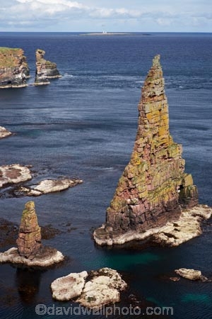 Britain;British-Isles;Caithness;coast;coastal;coastline;coastlines;coasts;column;columns;Duncansby-Head;Duncansby-Sea-Stacks;Duncansby-Stacks;eroded;erosion;foreshore;G.B.;GB;geological;geological-landform;geology;Great-Britain;Highland;Highlands;John-OGroats;North-Sea;ocean;rock;rock-formation;rock-formations;rock-outcrop;rock-outcrops;rock-stack;rock-stacks;rock-tor;rock-torr;rock-torrs;rock-tors;rocks;Scotland;Scottish-Highlands;sea;sea-stack;sea-stacks;shore;shoreline;shorelines;shores;stack;stacks;Stacks-of-Duncansby;stone;The-Knee;the-witches-hats;U.K.;UK;United-Kingdom;water