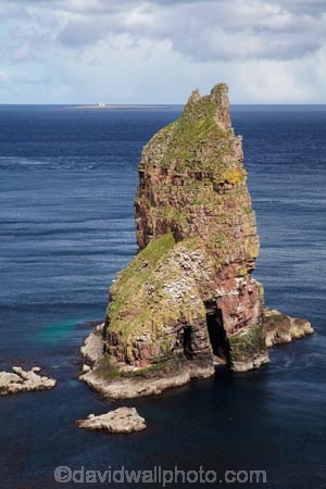 Britain;British-Isles;Caithness;coast;coastal;coastline;coastlines;coasts;column;columns;Duncansby-Head;Duncansby-Sea-Stacks;Duncansby-Stacks;eroded;erosion;foreshore;G.B.;GB;geological;geological-landform;geology;Great-Britain;Highland;Highlands;John-OGroats;North-Sea;ocean;rock;rock-formation;rock-formations;rock-outcrop;rock-outcrops;rock-stack;rock-stacks;rock-tor;rock-torr;rock-torrs;rock-tors;rocks;Scotland;Scottish-Highlands;sea;sea-stack;sea-stacks;shore;shoreline;shorelines;shores;stack;stacks;Stacks-of-Duncansby;stone;U.K.;UK;United-Kingdom;water