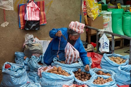 Aymara;Bolivia;capital;Capital-of-Bolivia;cholita;cholitas;Chuqi-Yapu;commerce;commercial;El-Alto-market;El-Alto-markets;farmer-market;farmer-markets;farmers-market;farmers-markets;farmers-market;farmers-markets;female;food;food-market;food-markets;food-stall;food-stalls;fruit-and-vegetables;fruit-market;fruit-markets;indigenous;La-Paz;Latin-America;market;market-day;market-days;market-place;market_place;marketplace;markets;Nuestra-SeÃ±ora-de-La-Paz;people;person;potato;potatoes;produce;produce-market;produce-markets;product;products;retail;retailer;retailers;South-America;stall;stalls;steet-scene;Sth-America;street-scenes;The-Americas;vegetable;vegetable-market;vegetables;woman;women