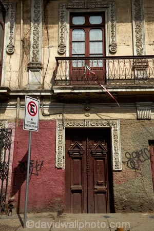 Bolivia;building;buildings;capital;Capital-of-Bolivia;Chuqi-Yapu;door;doors;doorway;doorways;facade;facades;heritage;historic;historic-building;historic-buildings;historical;historical-building;historical-buildings;history;La-Paz;Latin-America;Nuestra-SeÃ±ora-de-La-Paz;old;South-America;Sth-America;The-Americas;tradition;traditional;window;windows