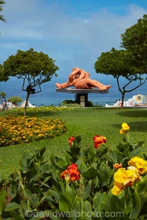 art;art-work;art-works;bloom;blooming;blooms;El-Beso;El-Beso-statue;floral;flower;flower-bed;flower-beds;flower-garden;flower-gardens;flowers;garden;gardens;Latin-America;Lima;Love-Park;Miraflores;Pacific-Ocean;Park-del-Amor;Park-of-Love;Peru;public-art;public-art-work;public-art-works;public-flower-garden;public-garden;public-gardens;public-sculpture;public-sculptures;Republic-of-Peru;sculpture;sculptures;South-America;statue;statues;Sth-America;The-Kiss;The-Kiss-statue;Victor-Delfin