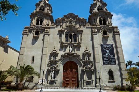 building;buildings;christian;christianity;church;Church-of-the-Miraculous-Virgin;churches;facade;facades;faith;heritage;historic;historic-building;historic-buildings;historical;historical-building;historical-buildings;history;Iglesia-de-la-Virgen-Milagrosa;Iglesia-de-la-Virgin-Milagrosa;Latin-America;Lima;Miraflores;Miraflores-District;old;Parque-Kennedy;Peru;place-of-worship;places-of-worship;religion;religions;religious;Republic-of-Peru;South-America;Sth-America;tradition;traditional