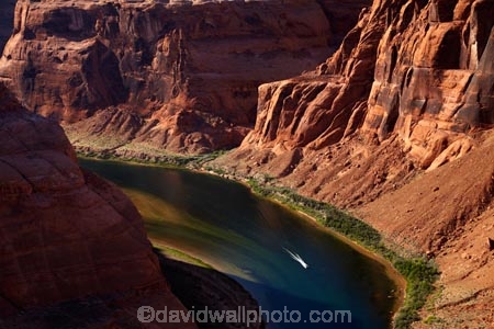 Coconino-County;1000ft-;America;American-Southwest;Arizona;AZ;bluff;bluffs;boat;boats;canyon;canyons;cliff;cliffs;Colorado-Plateau;Colorado-Plateau-Province;Colorado-River;entrenched-meander;entrenched-river;GCNRA;Glen-Canyon-National-Recreation-Area;Glen-Canyon-NRA;gorge;gorges;Horse-Shoe-Bend;Horseshoe-Bend;horseshoe-bends;horseshoe_shaped-meander;incised-meanders;lookout;lookouts;overlook;oxbow-bend;oxbow-bends;oxbows;Page;pleasure-boat;pleasure-boats;ravine;ravines;river;rivers;South-west-United-States;South-west-US;South-west-USA;South-western-United-States;South-western-US;South-western-USA;Southwest-United-States;Southwest-US;Southwest-USA;Southwestern-United-States;Southwestern-US;Southwestern-USA;speed-boat;speed-boats;States;the-Southwest;U.S.A;United-States;United-States-of-America;USA;view;viewpoint;viewpoints;views