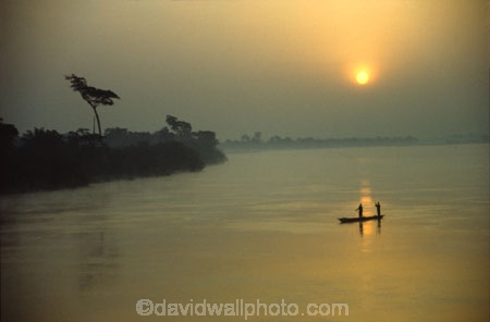 democratic-republic-of-congo;rivers;canoe;canoes;dugout;boat;boats;mist;misty;fog;foggy;jungle;rainforest