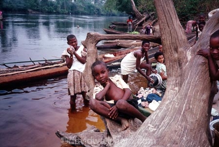 river;rivers;tree;trees;kid;kids;child;children;cleaning;relax;relaxed;relaxing;person;people