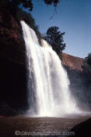 camerouns;cameroon;cameroons;cameroun;waterfall;waterfalls;scenic;africa;african;west-africa;spray;water;Chutes-de-Telo;Ngaoundere