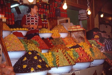 africa;african;africans;north-africa;moroccan;shop;shops;stall;stalls;market;olive;markets;olives;colour;colours;colors;color;piles;display;displayed;orange;oranges;travel;morocco;north-africa;produce;food;basin;basins;decorate;decoration