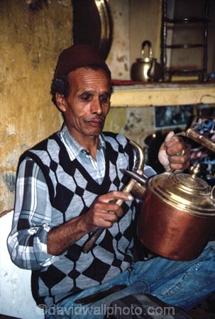 africa;african;africans;ethnic;male;people;person;persons;tradition;traditional;culture;cultural;cultures;north-africa;islam;islamic;muslim;moroccan;shop;shops;stall;stalls;metalwork;metal;silver;brass;copper;bronze;handmade;hand_made;hand-made;plate;plates;craft;craftwork;artisan;handcraft;handcrafts;tradesman;tradesmen;metalworker;metalworkers;metalwork-shop;morocco;fez;fes;african;north-africa;medina;engraving;engraver;engrave