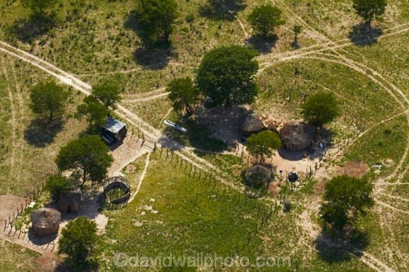aerial;aerial-image;aerial-images;aerial-photo;aerial-photograph;aerial-photographs;aerial-photography;aerial-photos;aerial-view;aerial-views;aerials;Africa;African-home;African-homes;African-house;African-houses;African-hut;African-huts;Botswana;home;homes;house;houses;hut;huts;mud-hut;mud-huts;Southern-Africa;thatch;thatch-roof;thatched;thatched-roof;thatched-roofs;thatched-rooves
