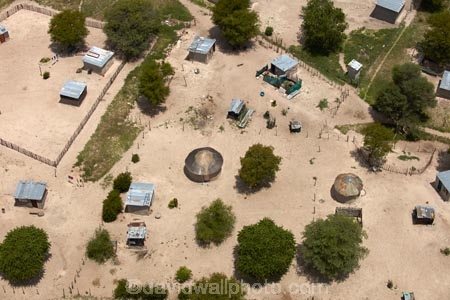aerial;aerial-image;aerial-images;aerial-photo;aerial-photograph;aerial-photographs;aerial-photography;aerial-photos;aerial-view;aerial-views;aerials;Africa;African;African-home;African-homes;African-house;African-houses;African-hut;African-huts;boma;bomas;Botswana;cattle-pen;cattle-pens;cattle-yard;cattle-yards;compound;corral;corrals;family-compound;home;homes;house;houses;hut;huts;krall;kralls;livestock-enclosure;livestock-enclosures;mud-hut;mud-huts;Southern-Africa;thatch;thatch-roof;thatched;thatched-roof;thatched-roofs;thatched-rooves