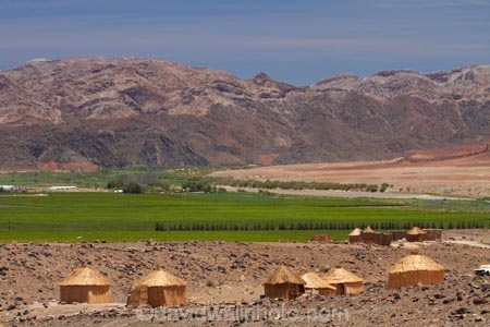 Africa;Aussenkehr-Grape-Valley;Aussenkehr-vineyards;desert;deserts;dry;house;houses;hut;huts;Namib-Desert;Namibia;Norotshama;oases;oasis;Orange-River;Orange-River-Valley;residence;residences;residential;Southern-Africa;Southern-Namiba;straw-hut;straw-huts;town;towns;village;villages;vineyard;vinyeards