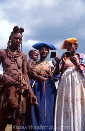 woman;women;himba;herero;cowrie;namibia;southern-africa;africa;african;tradition;traditional;traditions;culture;cultures;cultural;indigenous;native;jewelry;jewellery;adorn;adornment;adornments;costume;costumes;braiding;necklace;necklaces;ochre;shell;shells;baby;babies;infant;infants