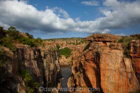 Africa;African;bluff;bluffs;Blyde-River;Blyde-River-Canyon-Nature-Reserve;Bourkes-Luck-Potholes;Bourkes-Luck-Potholes;bridge;bridges;canyon;canyons;cliff;cliffs;Eastern-Transvaal;eroded;erosion;foot-bridge;foot-bridges;footbridge;footbridges;Moremela;Motlatse-Canyon-Provincial-Nature-Reserve;Mpumalanga;Mpumalanga-province;pedestrian-bridge;pedestrian-bridges;people;person;ravine;ravines;South-Africa;Southern-Africa;tourist;tourists