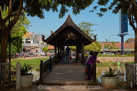 Asia;bridge;bridges;Cambodia;covered-bridge;covered-bridges;covered-pedestrian-bridge;covered-pedestrian-bridges;foot-bridge;foot-bridges;footbridge;footbridges;Indochina-Peninsula;Kampuchea;Kingdom-of-Cambodia;pedestrian-bridge;pedestrian-bridges;people;person;Siem-Reap;Siem-Reap-Province;Siem-Reap-River;Southeast-Asia;suspension-bridge;suspension-bridges;swing-bridge;swing-bridges;tourism;tourist;tourists;wire-bridge;wire-bridges