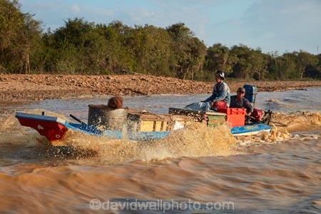 Asia;boat;boats;Cambodia;canoe;canoes;Chong-Khnies;Chong-Kneas;Indochina-Peninsula;Kampuchea;Kingdom-of-Cambodia;long-boat;long-boats;long-tail-boat;long-tailed-boat;long_tail-boat;long_tailed-boat;muddy-water;needle-canoe;needle-canoes;passenger-boat;passenger-boats;Port-of-Chong-Khneas;Siem-Reap;Siem-Reap-Province;Siem-Reap-River;Southeast-Asia