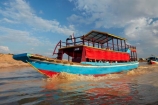 Asia;boat;boats;Cambodia;Chong-Khnies;Chong-Kneas;Indochina-Peninsula;Kampuchea;Kingdom-of-Cambodia;long-boat;long-boats;long-tail-boat;long-tailed-boat;long_tail-boat;long_tailed-boat;passenger-boat;passenger-boats;people;person;Port-of-Chong-Khneas;Siem-Reap;Siem-Reap-Province;Siem-Reap-River;Southeast-Asia;tour-boat;tour-boats;tourism;tourist;tourist-boat;tourist-boats;tourists
