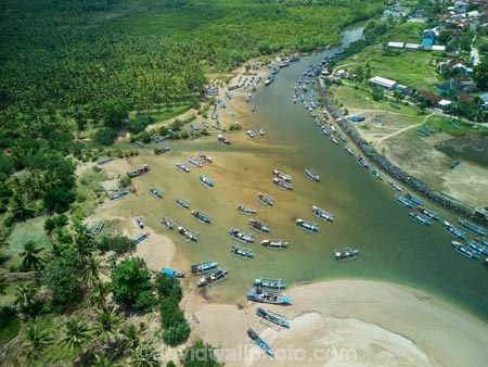Indonesia;aerial;aerial-photo;aerial-photograph;aerial-photographs;aerial-photography;aerial-photos;aerial-view;aerial-views;aerials;drone-aerial;drone;Java;East-Java;Indonesia;Asia;South-East-Asia;Southeast-Asia;Banyuwangi-Region;Sumberagung;Pancer;Pantai-Lampon;Pancer-Hamlet;Dusun-Pancer;Longboat;longboats;narrow-boat;narrow-boats;boat;boats;motor-boat.-motorboat;motor-boats;motorboats;sampan;jukung;kano:-cadik;Indonesian;outrigger-canoe;traditional-fishing-boat;traditional-boat;fishing-boat;estuaries;estuary;inlet;inlets;lagoon;lagoons;tidal;river;rivers