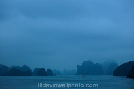 Asia;boat;boats;fishing-boat;fishing-boats;fog;foggy;fogs;Ha-Long-Bay;Halong-Bay;karst-landscape;limestone-karsts;limestone-outcrops;mist;mists;misty;monochromatic;monochrome;North-Vietnam;Northern-Vietnam;Qung-Ninh-Province;Quang-Ninh-Province;South-East-Asia;Southeast-Asia;tourism;UN-world-heritage-area;UN-world-heritage-site;UNESCO-World-Heritage-area;UNESCO-World-Heritage-Site;united-nations-world-heritage-area;united-nations-world-heritage-site;Vnh-H-Long;Vietnam;Vietnamese;world-heritage;world-heritage-area;world-heritage-areas;World-Heritage-Park;World-Heritage-site;World-Heritage-Sites