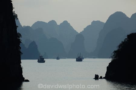 Asia;Ha-Long-Bay;Halong-Bay;karst-landscape;limestone-karsts;monochromatic;monochrome;North-Vietnam;Northern-Vietnam;Qung-Ninh-Province;Quang-Ninh-Province;South-East-Asia;Southeast-Asia;tourism;UN-world-heritage-area;UN-world-heritage-site;UNESCO-World-Heritage-area;UNESCO-World-Heritage-Site;united-nations-world-heritage-area;united-nations-world-heritage-site;Vnh-H-Long;Vietnam;Vietnamese;world-heritage;world-heritage-area;world-heritage-areas;World-Heritage-Park;World-Heritage-site;World-Heritage-Sites