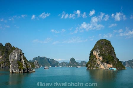 Asia;boat;boats;cruise-boat;cruise-boats;cruising;Ha-Long-Bay;Halong-Bay;karst-landscape;limestone-karsts;North-Vietnam;Northern-Vietnam;Qung-Ninh-Province;Quang-Ninh-Province;South-East-Asia;Southeast-Asia;tour-boat;tour-boats;tourism;tourist;tourist-boat;tourist-boats;tourists;travel-destination;UN-world-heritage-area;UN-world-heritage-site;UNESCO-World-Heritage-area;UNESCO-World-Heritage-Site;united-nations-world-heritage-area;united-nations-world-heritage-site;Vnh-H-Long;Vietnam;Vietnamese;world-heritage;world-heritage-area;world-heritage-areas;World-Heritage-Park;World-Heritage-site;World-Heritage-Sites