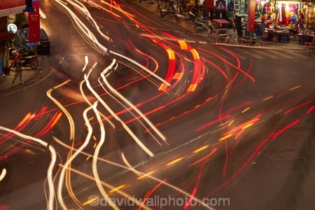 Asia;car;car-lights;cars;dark;dusk;evening;Hanoi;intersection;intersections;light;light-trails;lights;long-exposure;night;night-time;night_time;South-East-Asia;Southeast-Asia;street;street-scene;street-scenes;streets;tail-light;tail-lights;tail_light;tail_lights;time-exposure;time-exposures;time_exposure;traffic;twilight;Vietnam;Vietnamese