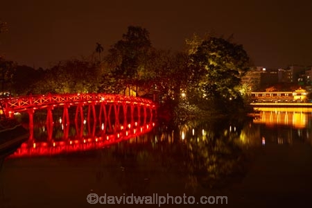 Asia;Asian;bridge;bridges;Cu-Thê-Húc;calm;Cau-The-Huc;dark;dusk;evening;foot-bridge;foot-bridges;footbridge;footbridges;H-Guom;H-Hoàn-Kim;Hanoi;Hoan-Kiem-Lake;Jade-Island;lake;Lake-of-the-Restored-Sword;Lake-of-the-Returned-Sword;lakes;light;lighting;lights;Ngoc-Son-Temple;night;night-time;night_time;pedestrian-bridge;pedestrian-bridges;placid;quiet;Red-Bridge;reflected;reflection;reflections;serene;smooth;South-East-Asia;Southeast-Asia;still;Sword-Lake;Temple-of-the-Jade-Mountain;The-Huc-Bridge;tranquil;twilight;Vietnam;Vietnamese;water;wooden-bridge;wooden-bridges