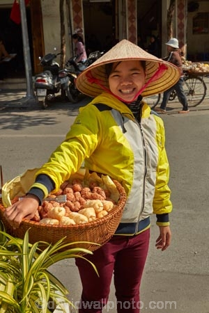 Asia;Asian;Asian-conical-hat;Asian-conical-hats;basket;conical-hat;conical-hats;food;Hanoi;hawker;hawkers;leaf-hat;leaf-hats;non-la;nÃ³n-lÃ¡;Old-Quarter;palm_leaf-conical-hat;South-East-Asia;Southeast-Asia;street;street-scene;street-scenes;street-vendor;street-vendors;streets;vendor;vendors;Vietnam;Vietnamese;Vietnamese-conical-hat;Vietnamese-conical-hats;Vietnamese-hat;Vietnamese-hats;Vietnamese-symbol