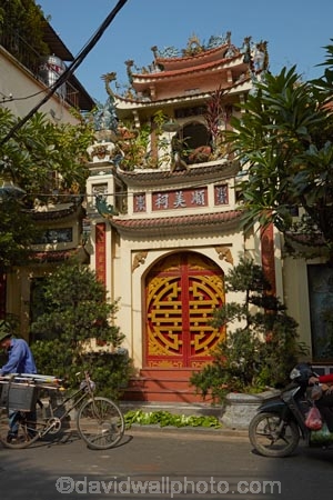 Asia;Asian;door;doors;doorway;doorways;Hanoi;heritage;historic;historic-place;historic-places;historical;historical-place;historical-places;history;old;Old-Quarter;pagoda;pagodas;South-East-Asia;Southeast-Asia;street;street-scene;street-scenes;streets;temple;temples;tradition;traditional;Vietnam;Vietnamese