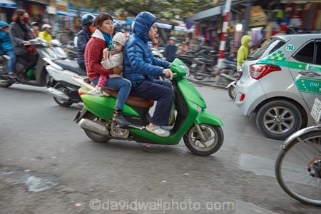 Asia;Asian;bike;bikes;child;children;couple;doubling;families;family;female;Hanoi;Hanoi-Old-Quarter;male;man;men;motorbike;motorbikes;motorcycle;motorcycles;motorscooter;motorscooters;Old-Quarter;overlaoded;overload;people;person;scooter;scooters;South-East-Asia;Southeast-Asia;step_through;step_throughs;street;street-scene;street-scenes;streets;Vietnam;Vietnamese;woman;women