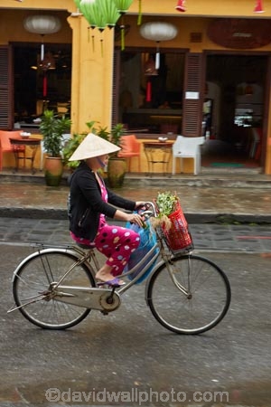 Asia;Asian;Asian-conical-hat;Asian-conical-hats;bicycle;bicycles;bike;bikes;Central-Sea-region;conical-hat;conical-hats;cycle;cycles;Hi-An;Hoi-An;Hoi-An-Old-Town;Hoian;Indochina;leaf-hat;leaf-hats;non-la;nÃ³n-lÃ¡;old-town;palm_leaf-conical-hat;people;person;push-bike;push-bikes;push_bike;push_bikes;pushbike;pushbikes;rain;rainy;South-East-Asia;Southeast-Asia;street;street-scene;street-scenes;streets;UN-world-heritage-area;UN-world-heritage-site;UNESCO-World-Heritage-area;UNESCO-World-Heritage-Site;united-nations-world-heritage-area;united-nations-world-heritage-site;Vietnam;Vietnamese;Vietnamese-conical-hat;Vietnamese-conical-hats;Vietnamese-hat;Vietnamese-hats;Vietnamese-symbol;world-heritage;world-heritage-area;world-heritage-areas;World-Heritage-Park;World-Heritage-site;World-Heritage-Sites