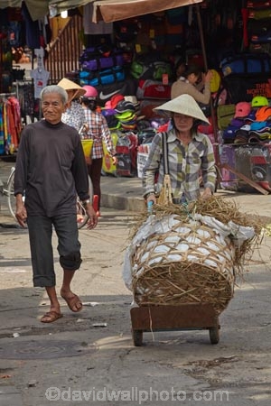 Asia;Asian;Asian-conical-hat;Asian-conical-hats;Central-Market;Central-Sea-region;conical-hat;conical-hats;female;females;Hi-An;Hoi-An;Hoi-An-Central-Market;Hoi-An-Market;Hoi-An-Old-Town;Hoian;Indochina;ladies;lady;leaf-hat;leaf-hats;non-la;nÃ³n-lÃ¡;old-town;palm_leaf-conical-hat;people;person;South-East-Asia;Southeast-Asia;street;street-scene;street-scenes;streets;UN-world-heritage-area;UN-world-heritage-site;UNESCO-World-Heritage-area;UNESCO-World-Heritage-Site;united-nations-world-heritage-area;united-nations-world-heritage-site;Vietnam;Vietnamese;Vietnamese-conical-hat;Vietnamese-conical-hats;Vietnamese-hat;Vietnamese-hats;Vietnamese-symbol;woman;women;world-heritage;world-heritage-area;world-heritage-areas;World-Heritage-Park;World-Heritage-site;World-Heritage-Sites
